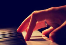 广东东莞建行:电竞外设国货远航