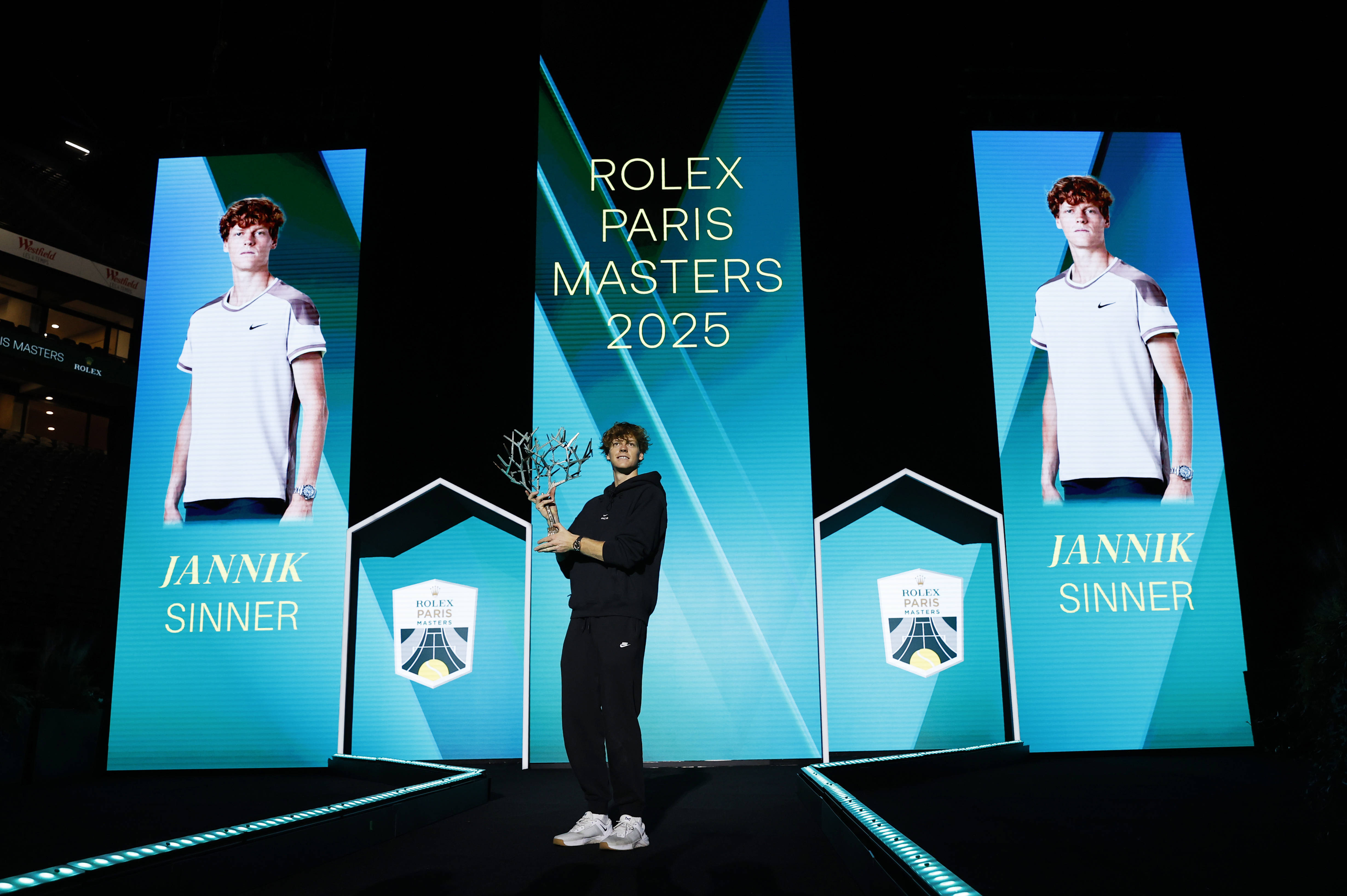 巴黎网球大师赛：辛納(nà)夺冠