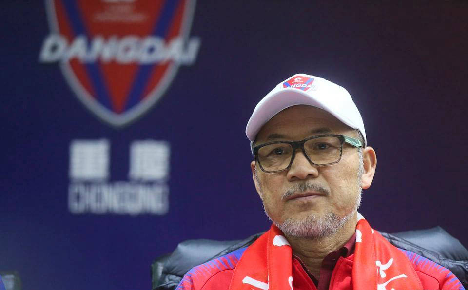 重庆队解(jiě)雇功勋主(zhǔ)帅！张外龙或(huò)接手重任