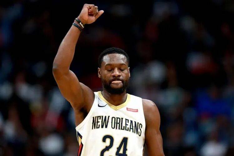 突发！现场逮捕！NBA最佳防守(shǒu)球员啊！活該(gāi)...